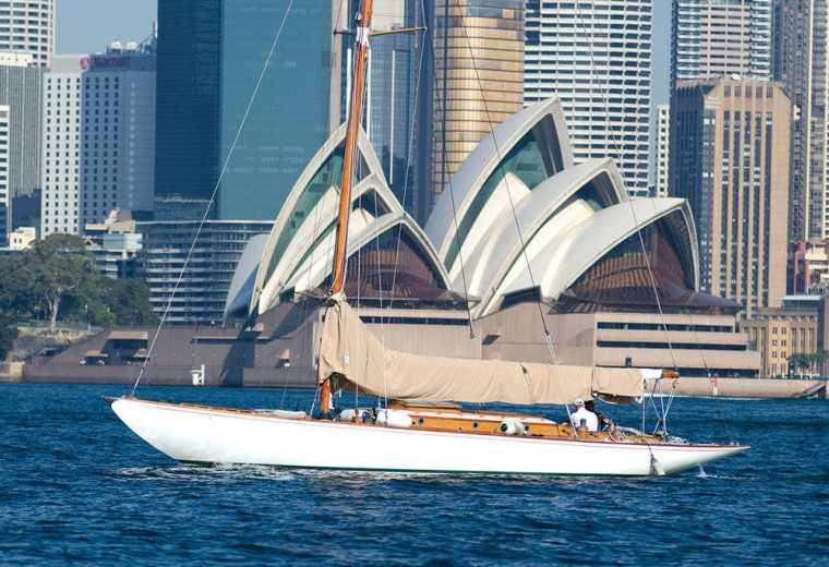 The classic yacht ‘Josephine’ takes Nanni on board