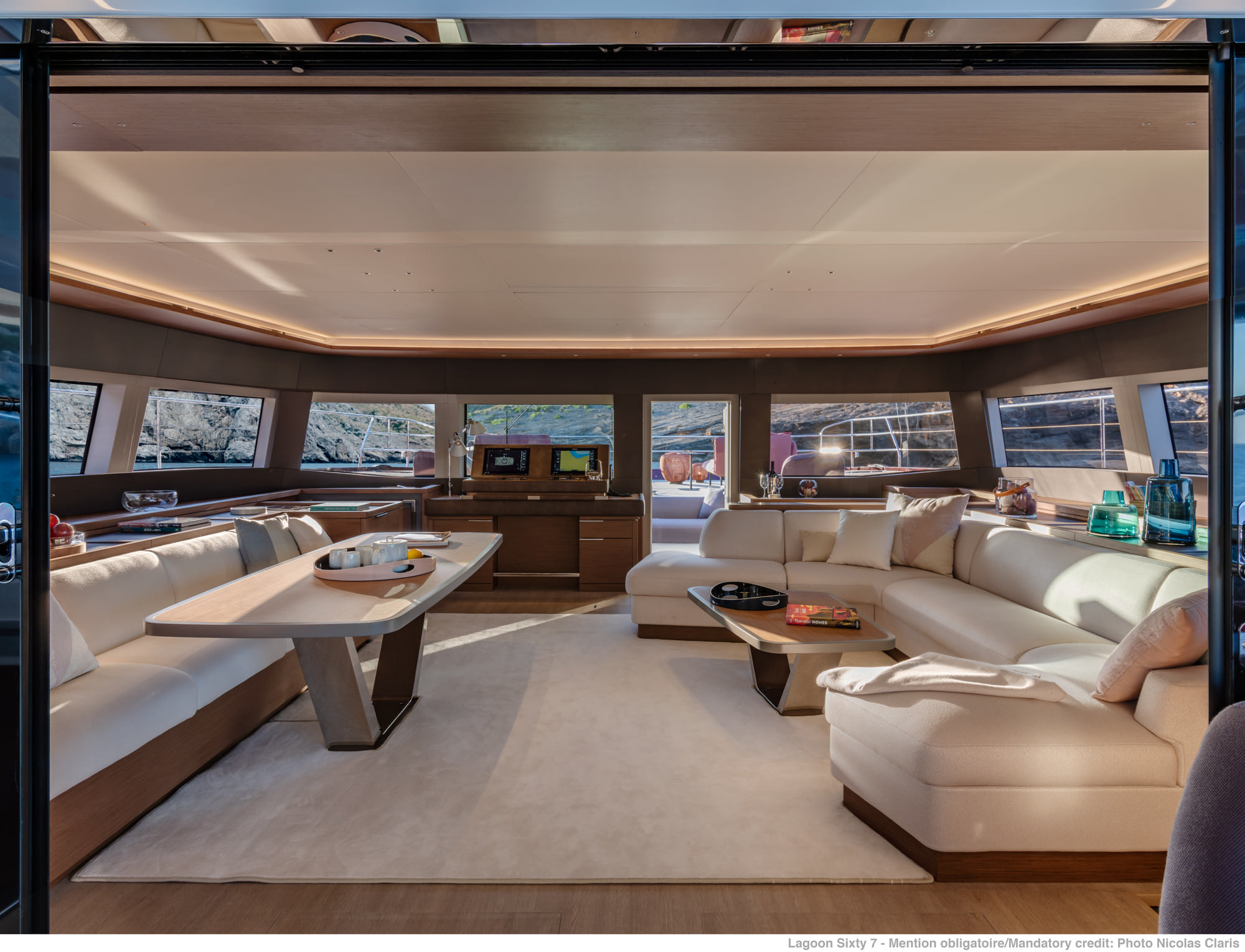 Lagoon SIXTY 7 Smooth flow between interior and exterior