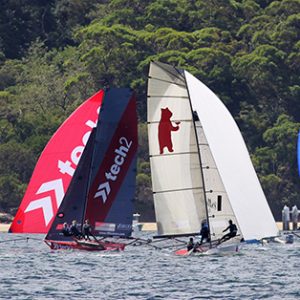 Approaching the mark in Chowder Bay