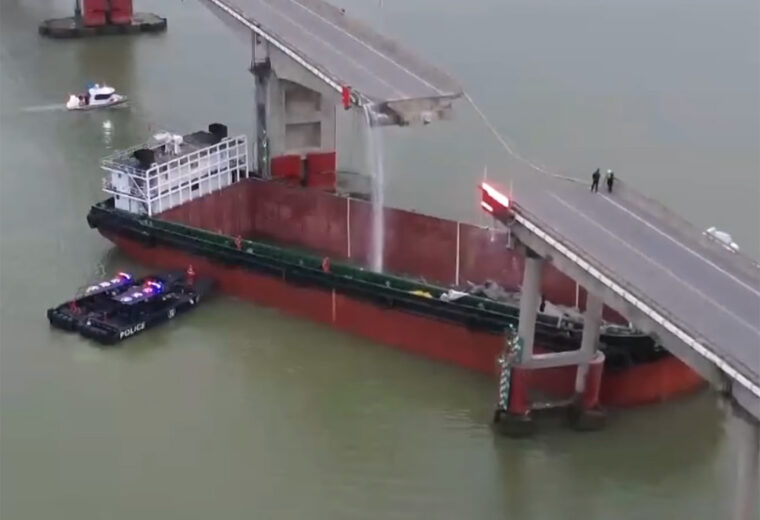 Cargo ship hits bridge, causing fatalities