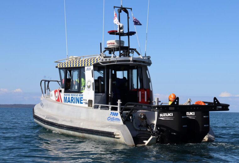 Marine Rescue Jervis Bay Skipper Answers Wife’s Call to Rescue Boater Near Rocks